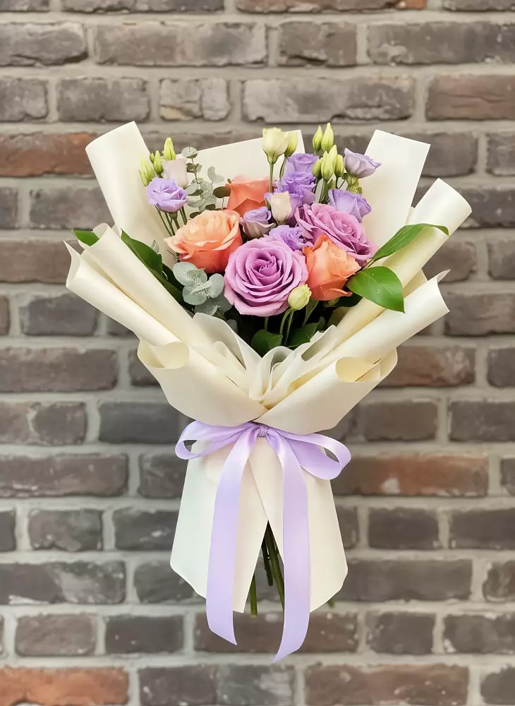 Букет цветов из: Лизиантусы и Розы в Реммаш