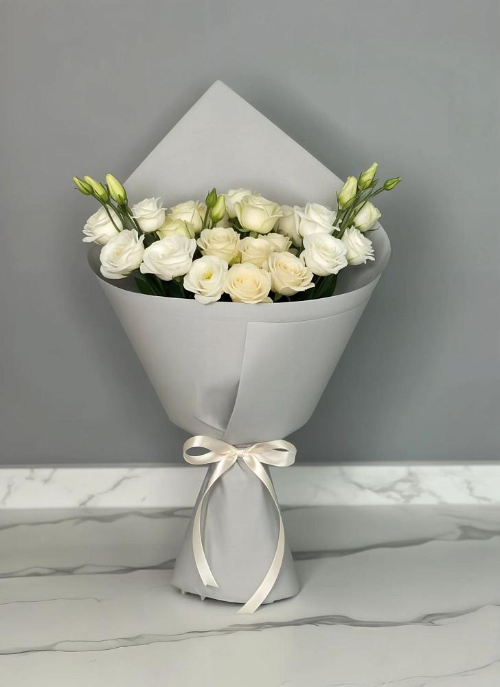 Букет цветов из: Розы и Лизиантусы в Реммаш