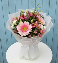 Букет цветов из:  Герберы, Альстромерии и Лизиантусы #REPLACE_PRED# Реммаш